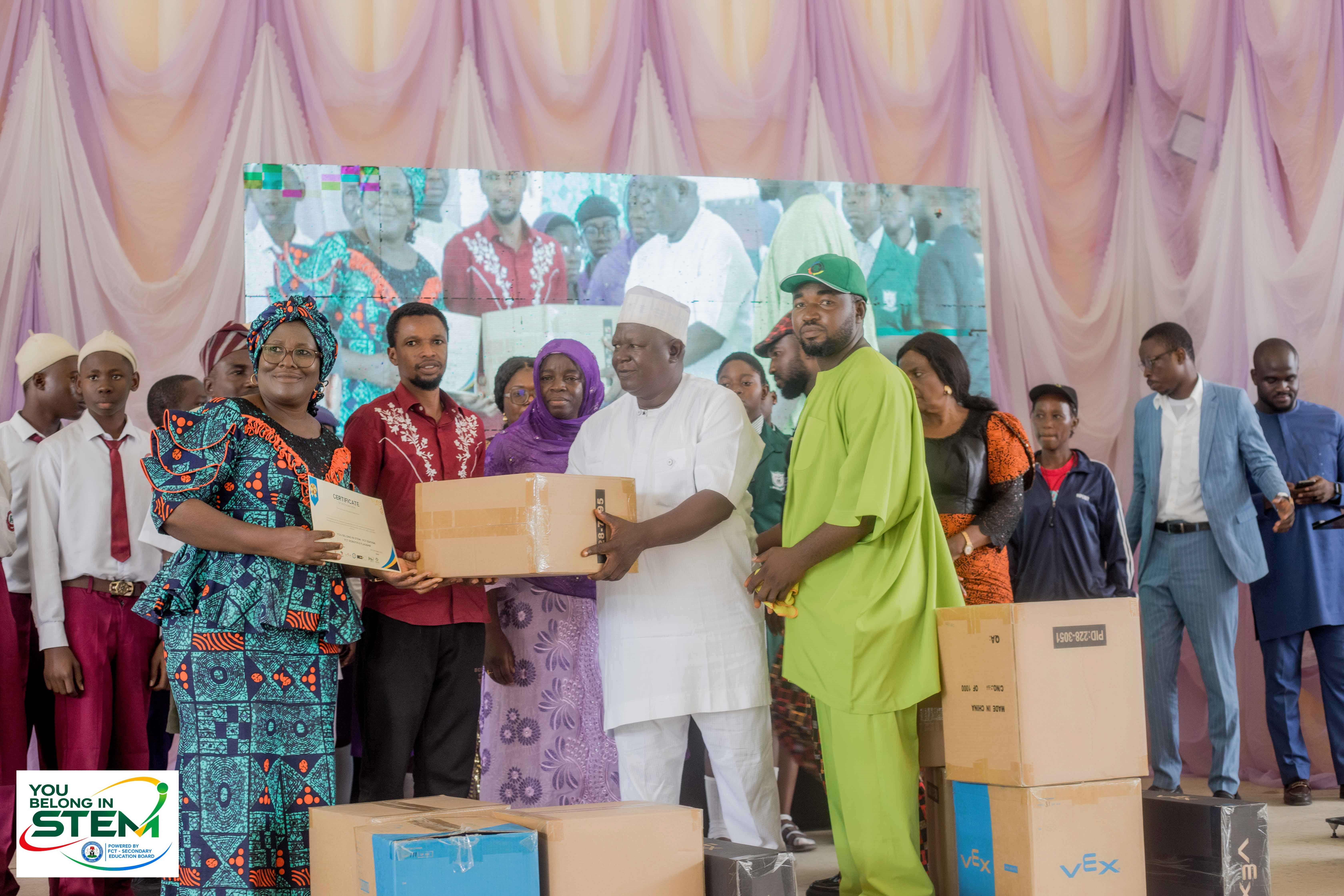 VEX Robotics kit presentation during the You Belong in STEM FCT Edition launch